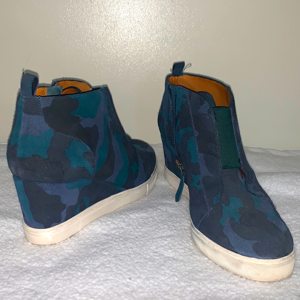Línea Paolo wedge blue camo sneakers